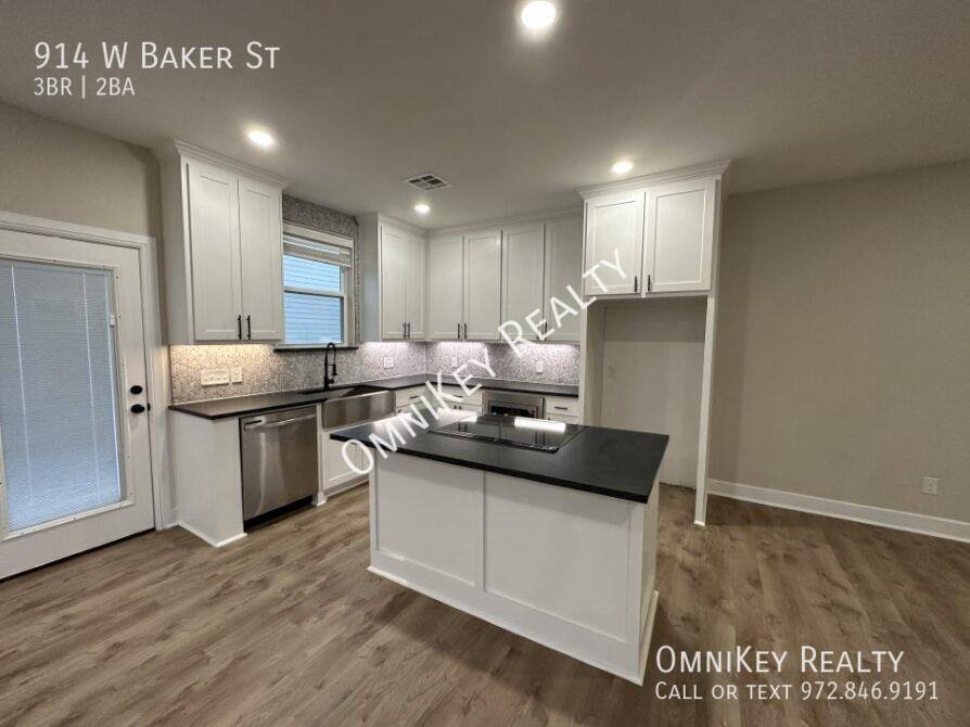House for rent at 914 W Baker St, Denison, TX 75020