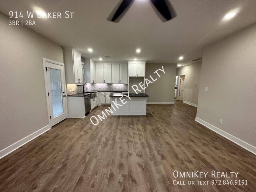 House for rent at 914 W Baker St, Denison, TX 75020