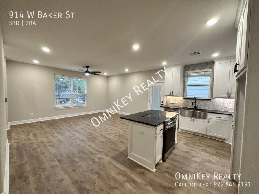House for rent at 914 W Baker St, Denison, TX 75020