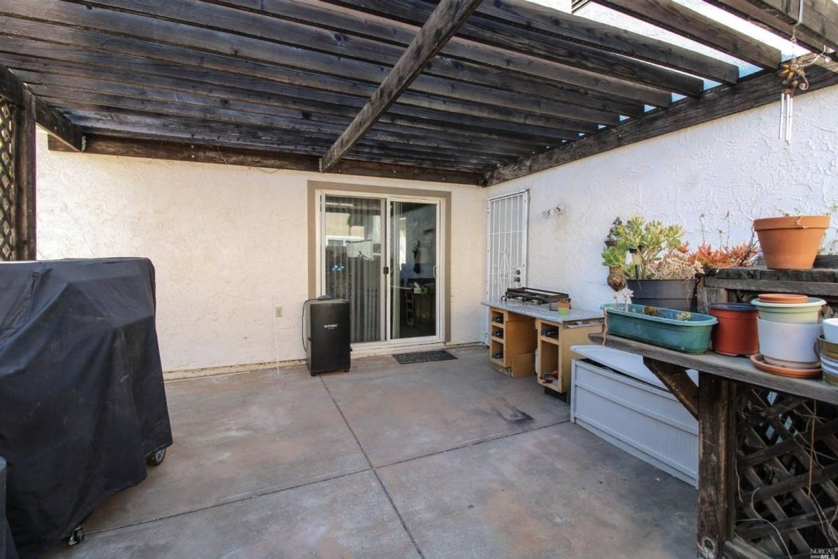 House for rent at 160 Kingswood Ave, Vacaville, CA 95687