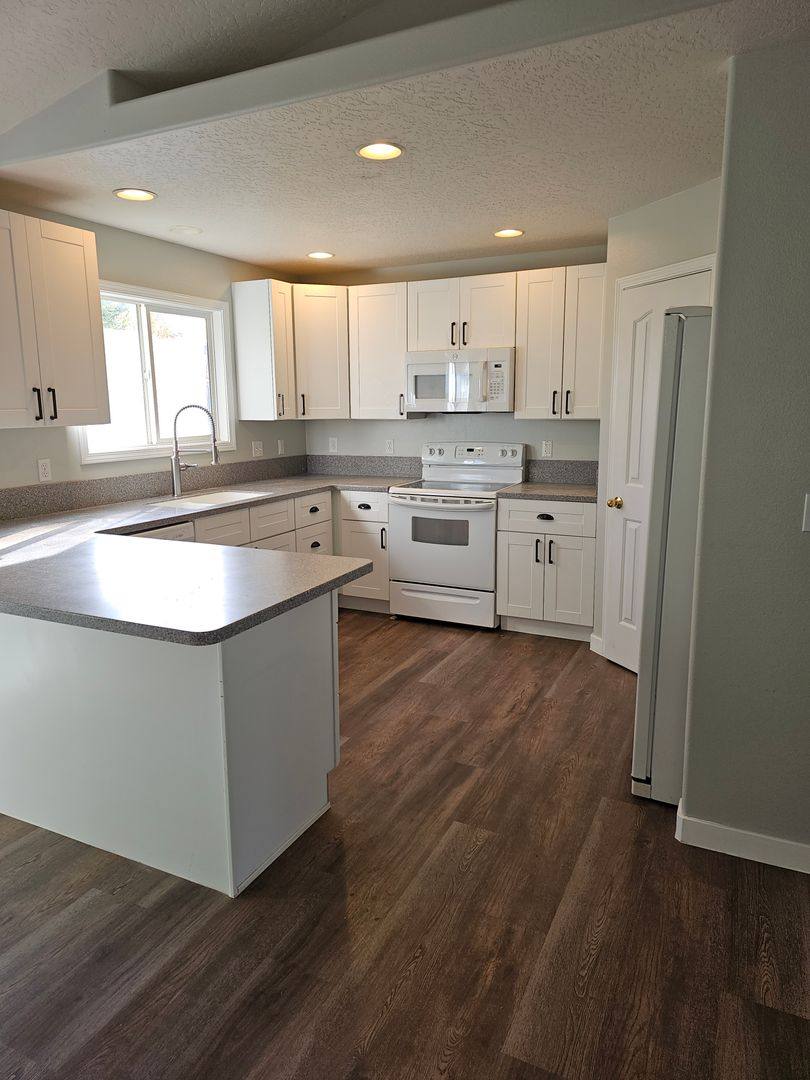 House for rent at 3328 S Malad Dr, Nampa, ID 83686