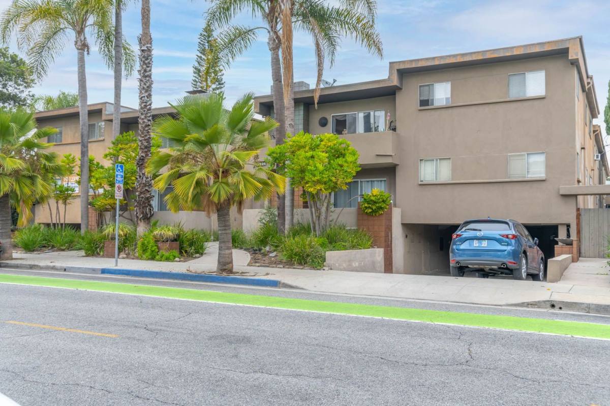 Apartment for rent at 1521 & 1527 Yale St, Santa Monica, CA 90404