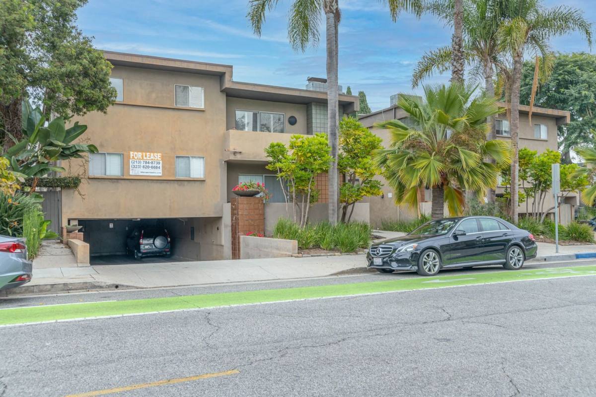 Apartment for rent at 1521 & 1527 Yale St, Santa Monica, CA 90404