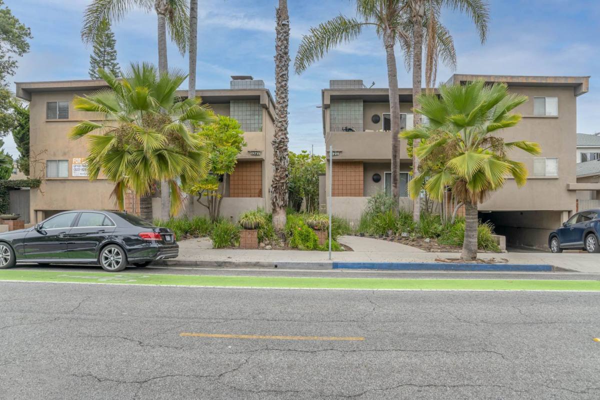 Apartment for rent at 1521 & 1527 Yale St, Santa Monica, CA 90404