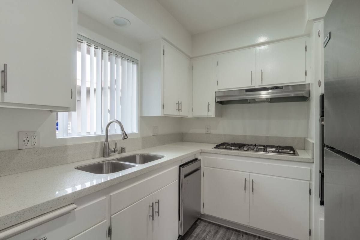 Apartment for rent at 1521 & 1527 Yale St, Santa Monica, CA 90404