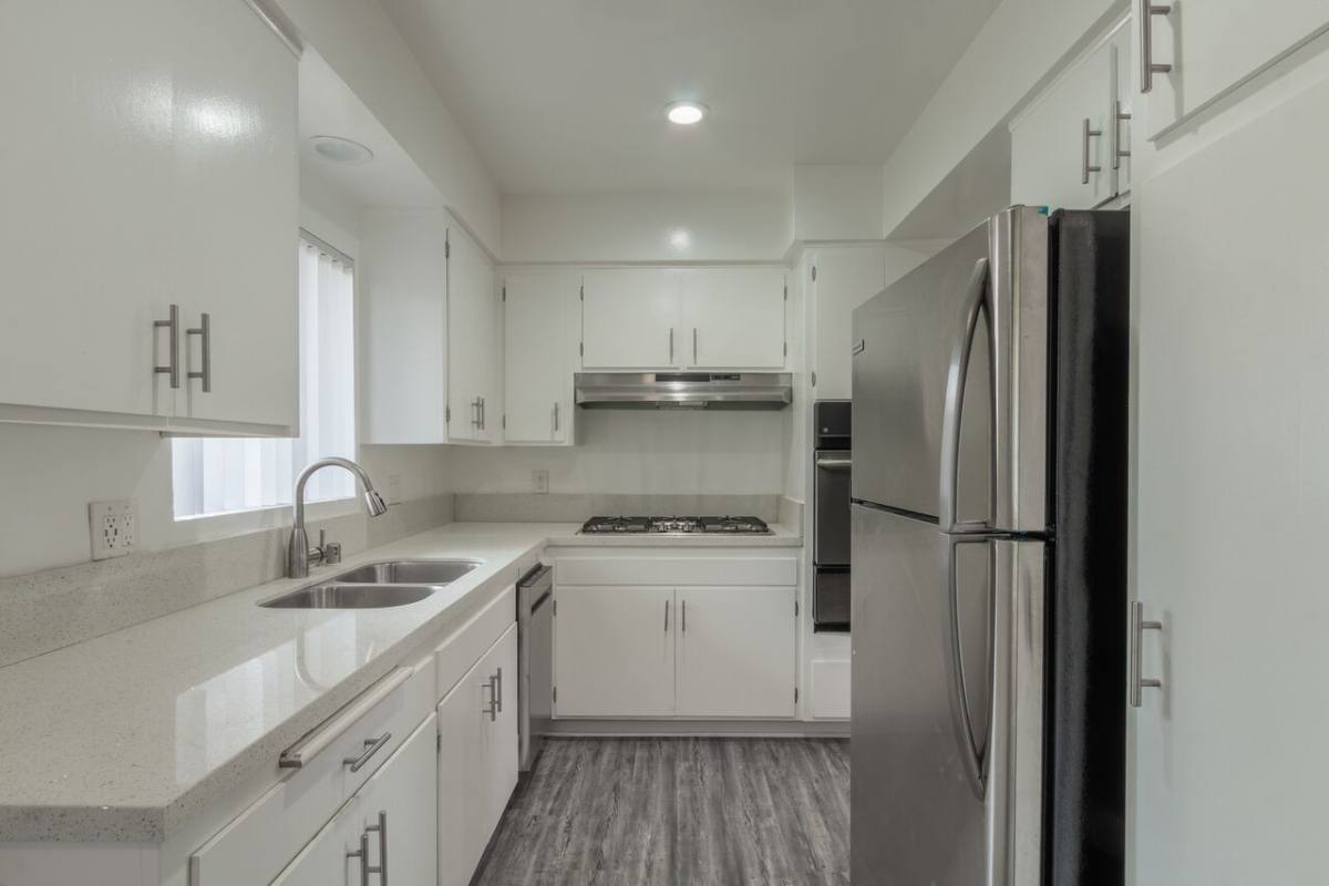 Apartment for rent at 1521 & 1527 Yale St, Santa Monica, CA 90404
