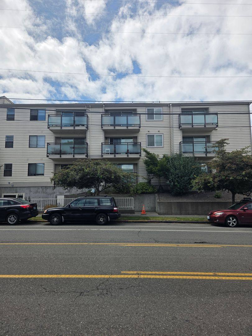 Apartment for rent at 6215 Phinney Ave N, Seattle, WA 98103