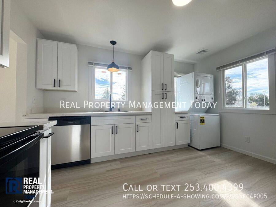 Apartment for rent at 8420 1 2 S Tacoma Way #1, Lakewood, WA 98499