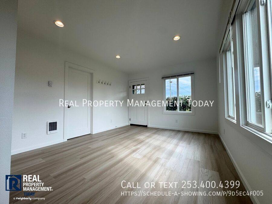 Apartment for rent at 8420 1 2 S Tacoma Way #1, Lakewood, WA 98499