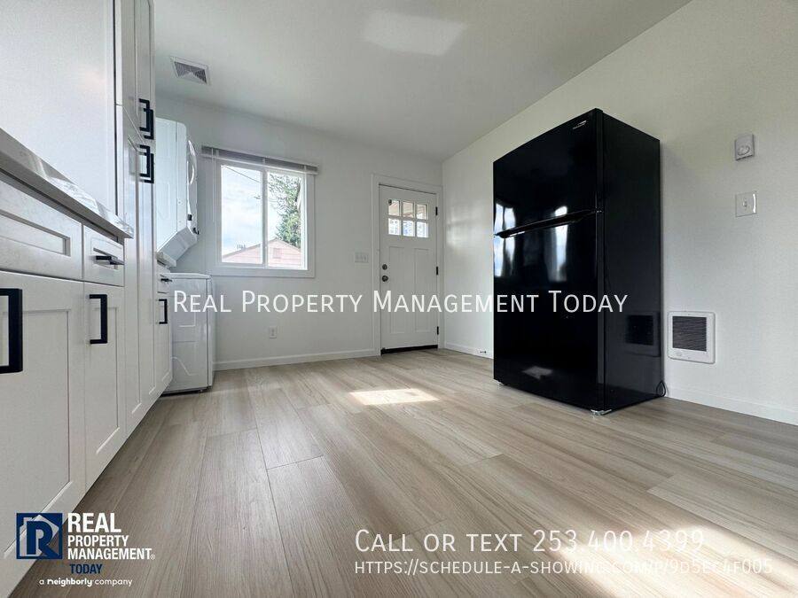 Apartment for rent at 8420 1 2 S Tacoma Way #1, Lakewood, WA 98499