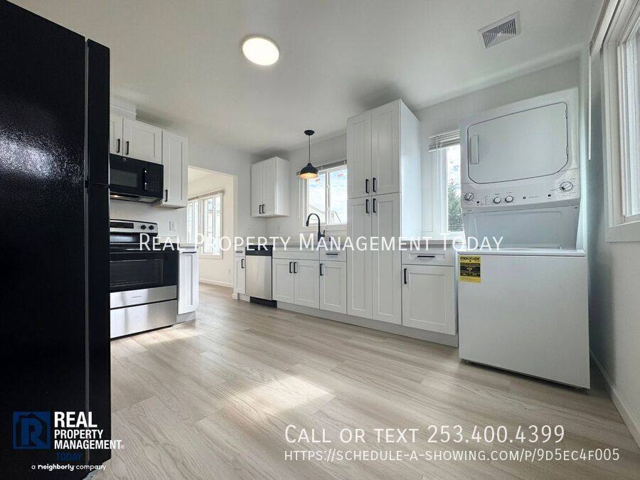 Apartment for rent at 8420 1 2 S Tacoma Way #1, Lakewood, WA 98499