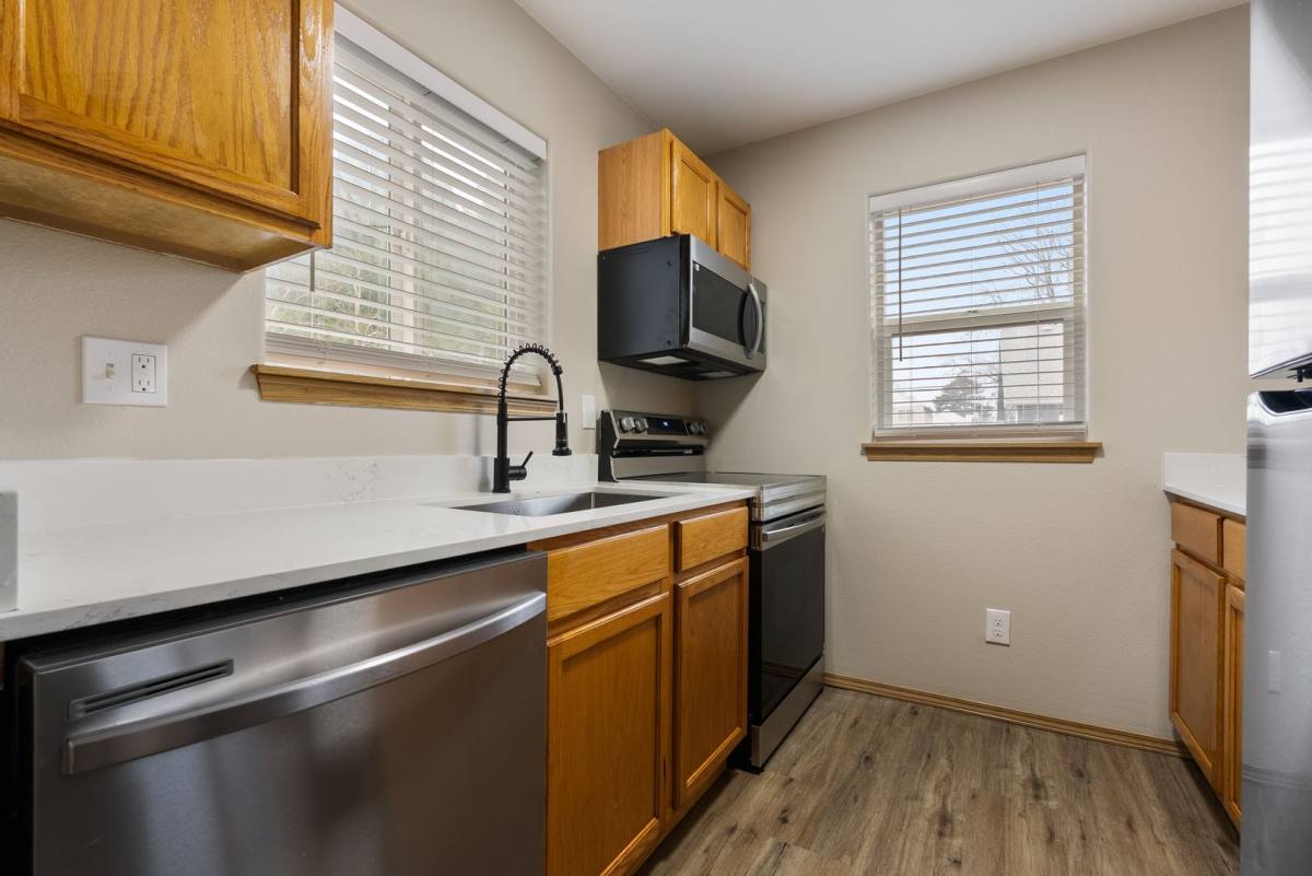 Townhouse for rent at 2338 SE 89th Ave, Portland, OR 97216