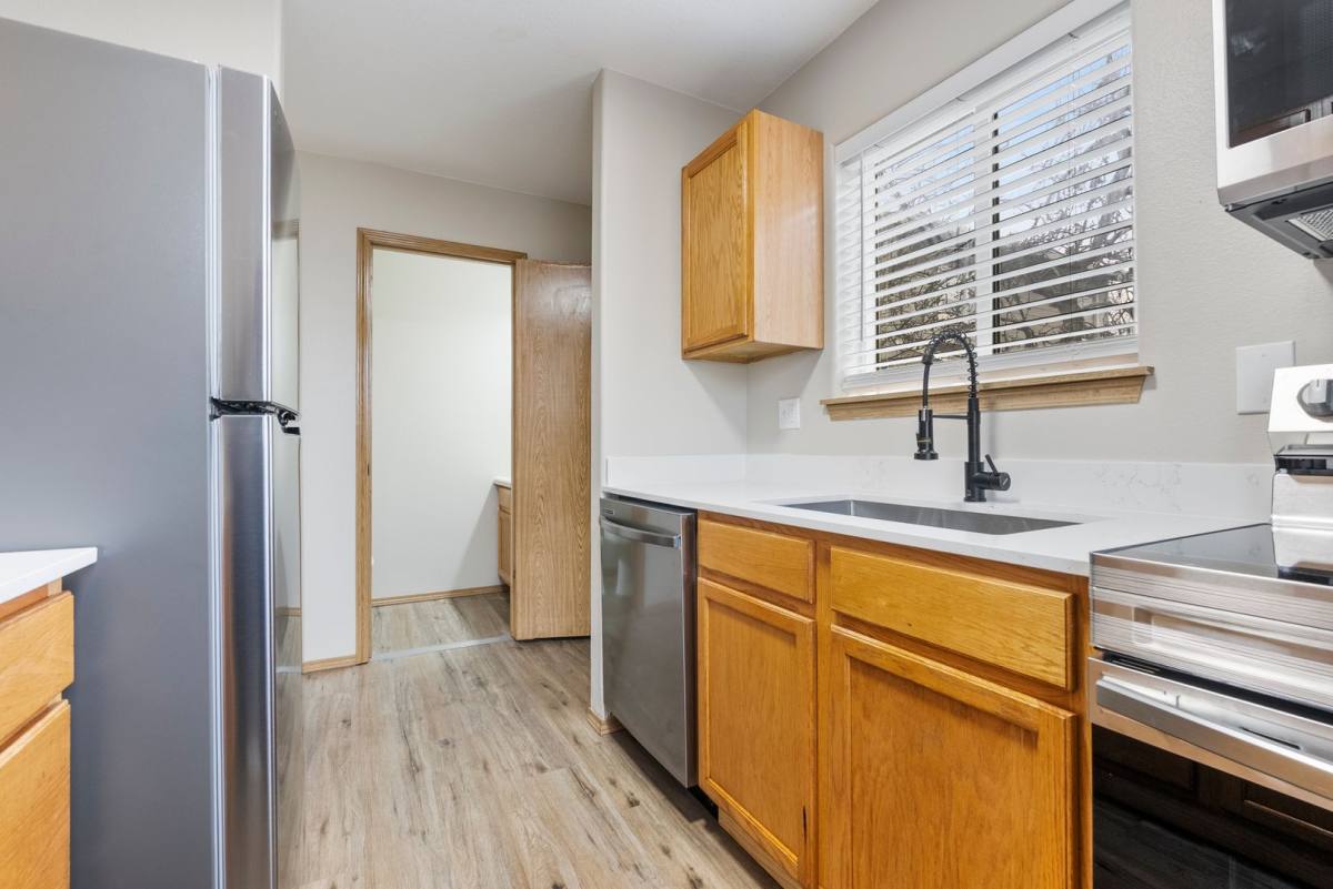 Townhouse for rent at 2338 SE 89th Ave, Portland, OR 97216