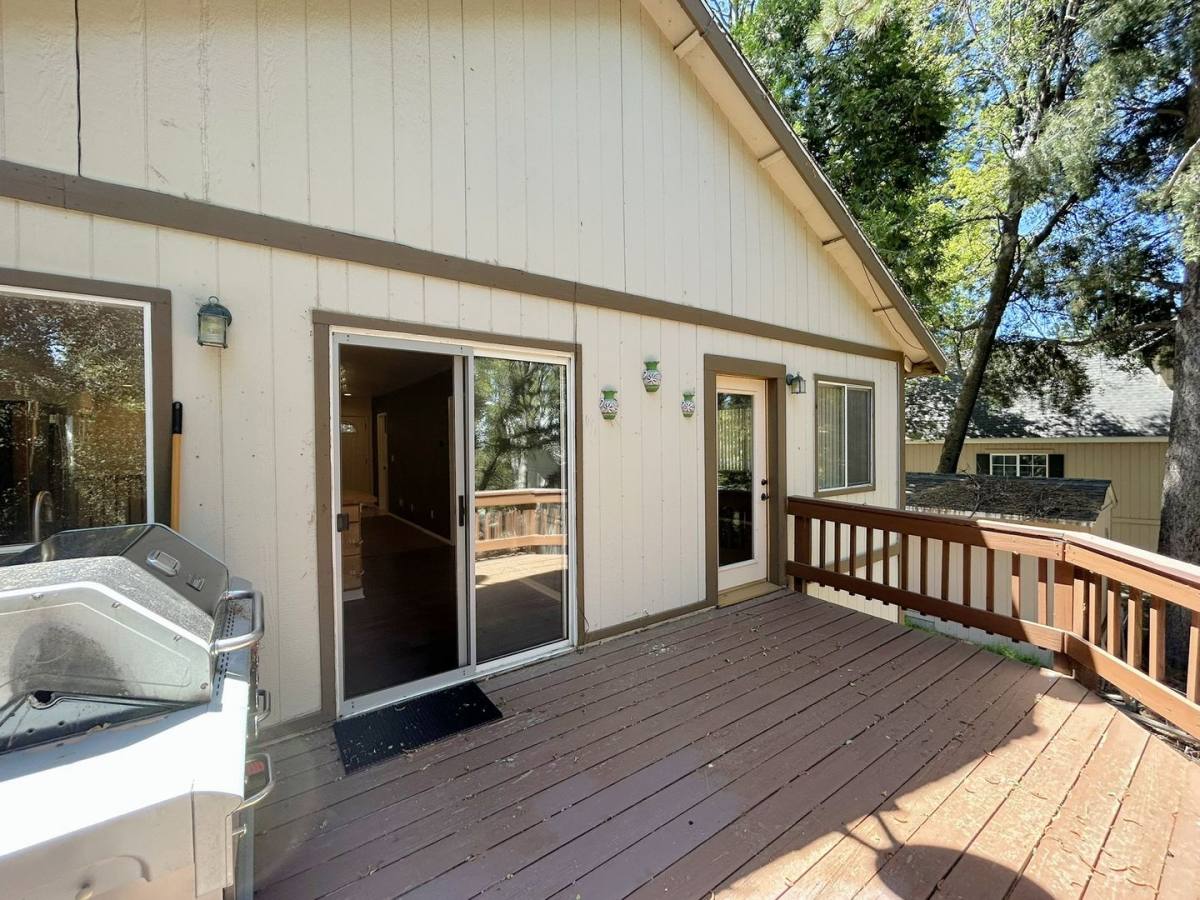 House for rent at 198 Pine Ridge Rd, Crestline, CA 92325