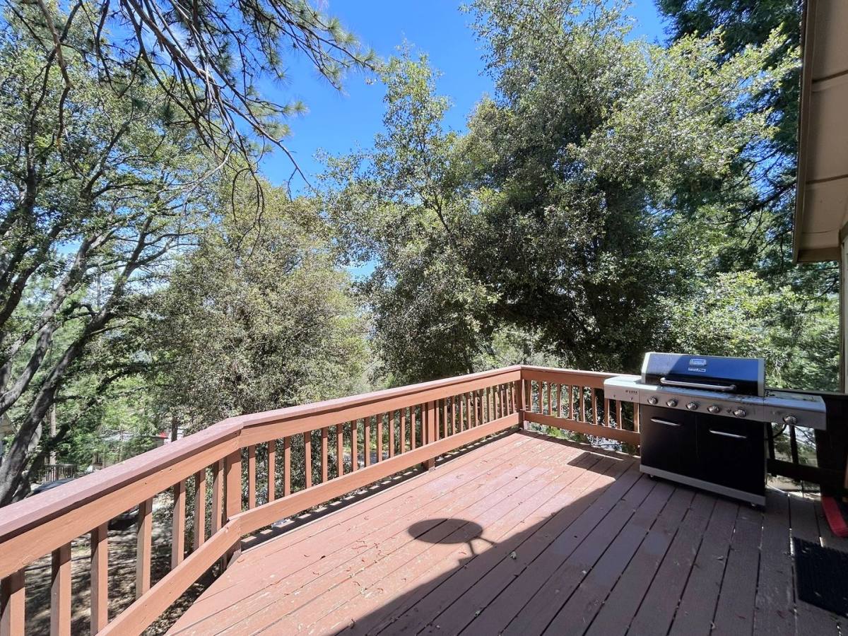 House for rent at 198 Pine Ridge Rd, Crestline, CA 92325