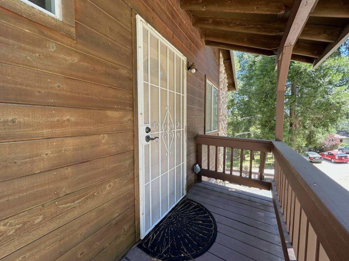 House for rent at 198 Pine Ridge Rd, Crestline, CA 92325