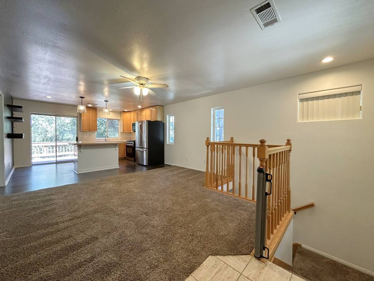 House for rent at 198 Pine Ridge Rd, Crestline, CA 92325