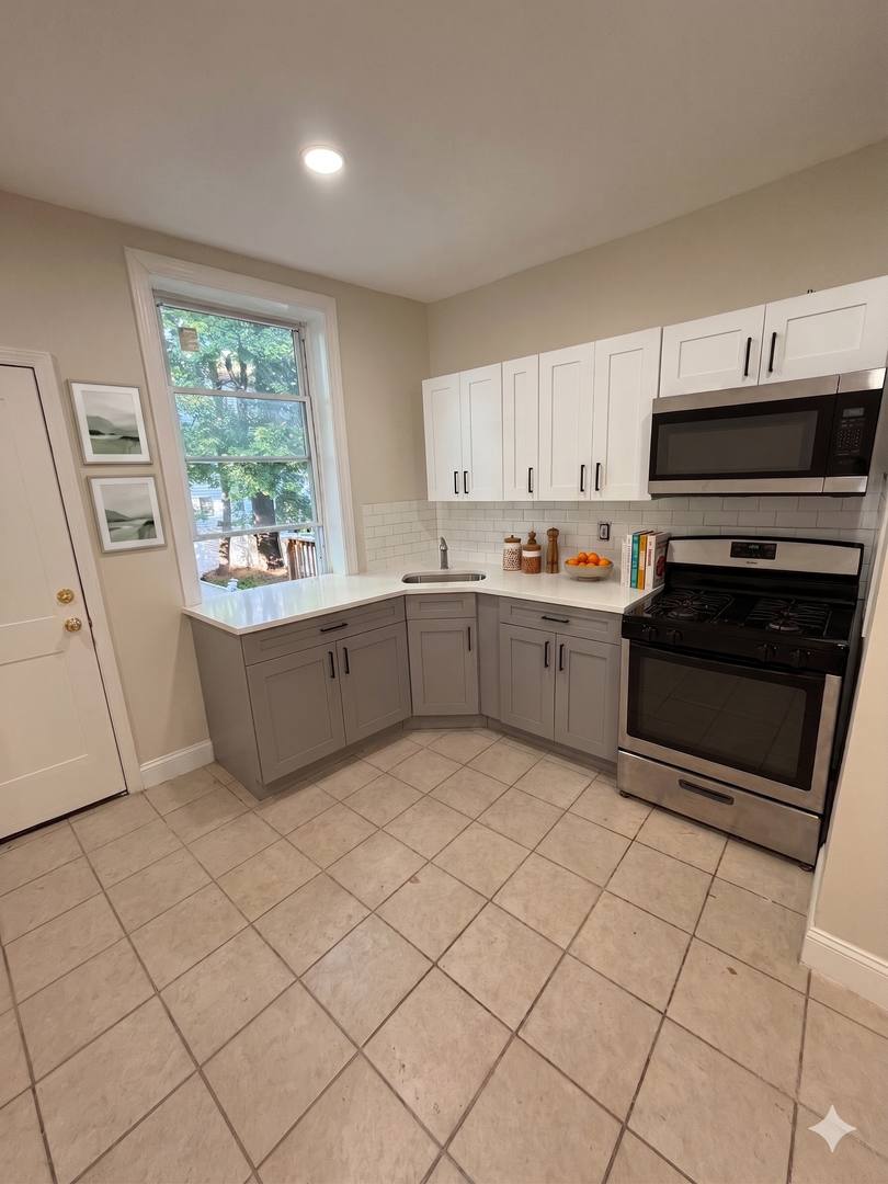 House for rent at 241 Hawthorne Ave, Newark, NJ 07112