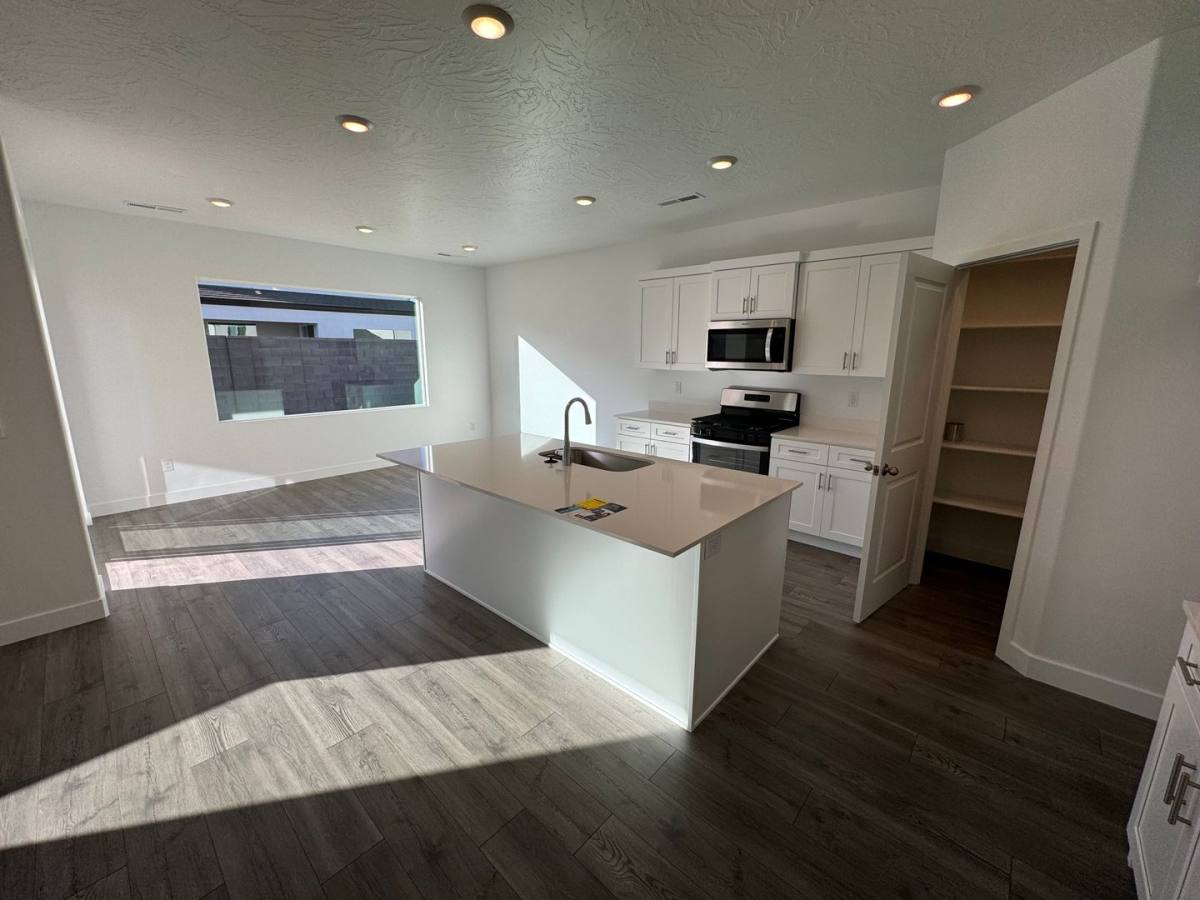 House for rent at 1624 S Cedar Mesa Dr, Washington, UT 84780