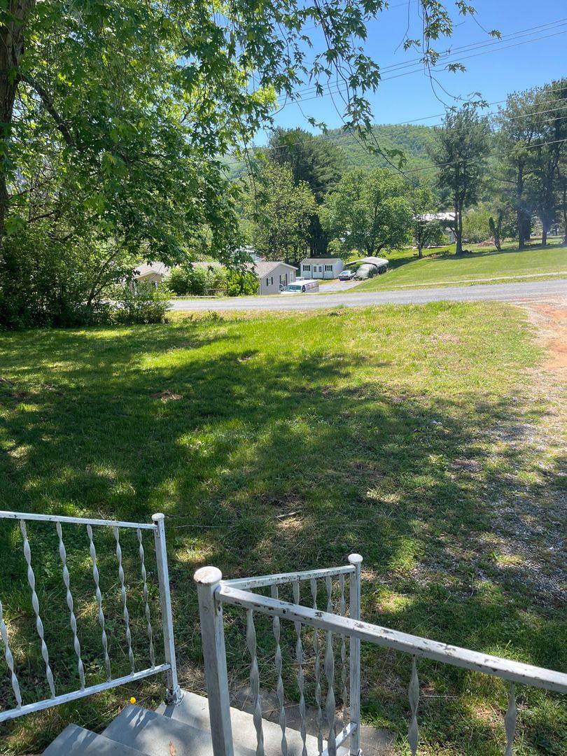House for rent at 424 2nd St, Buchanan, VA 24066