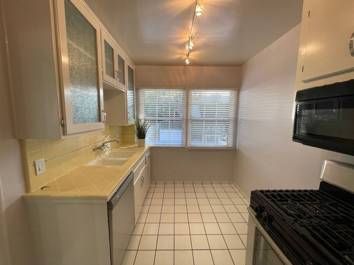 Apartment for rent at 10814-10818 Blix St, North Hollywood, CA 91602