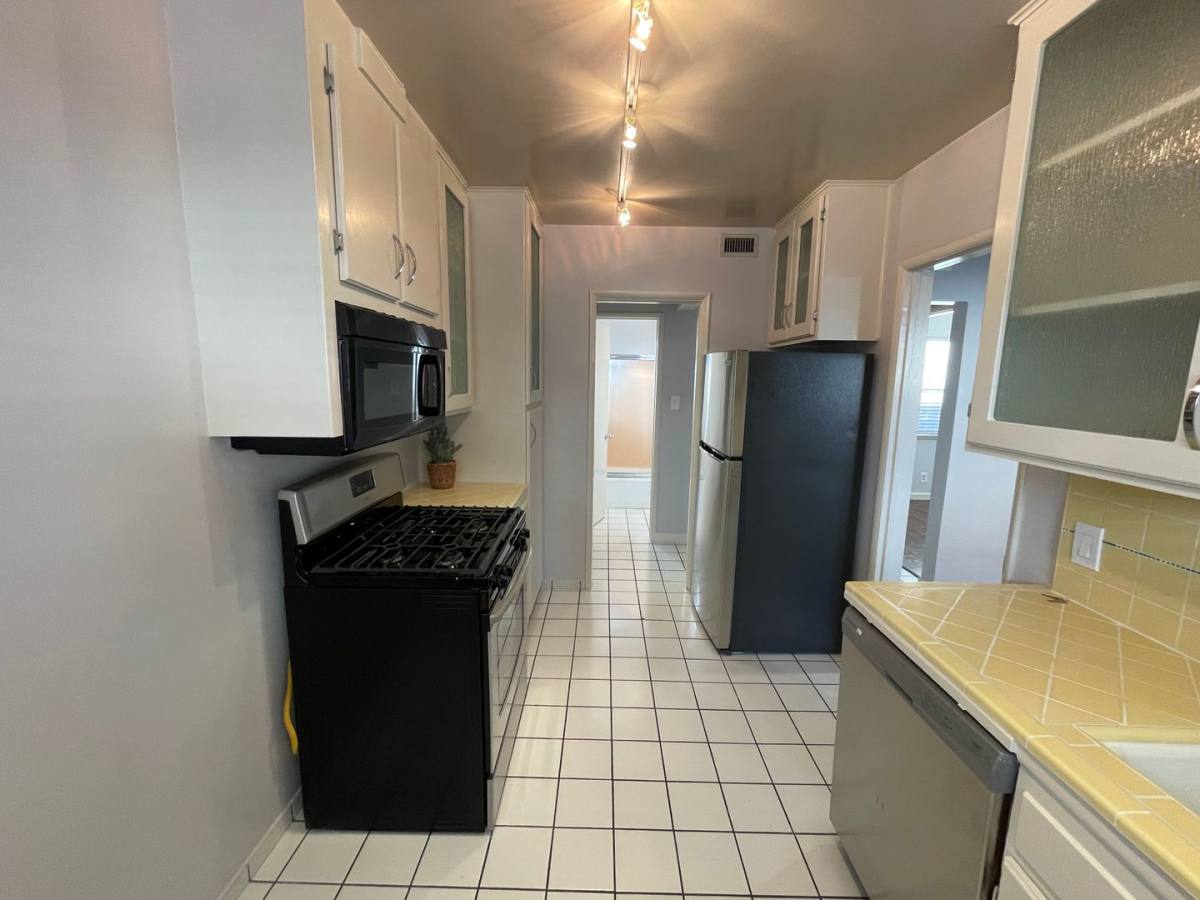 Apartment for rent at 10814-10818 Blix St, North Hollywood, CA 91602
