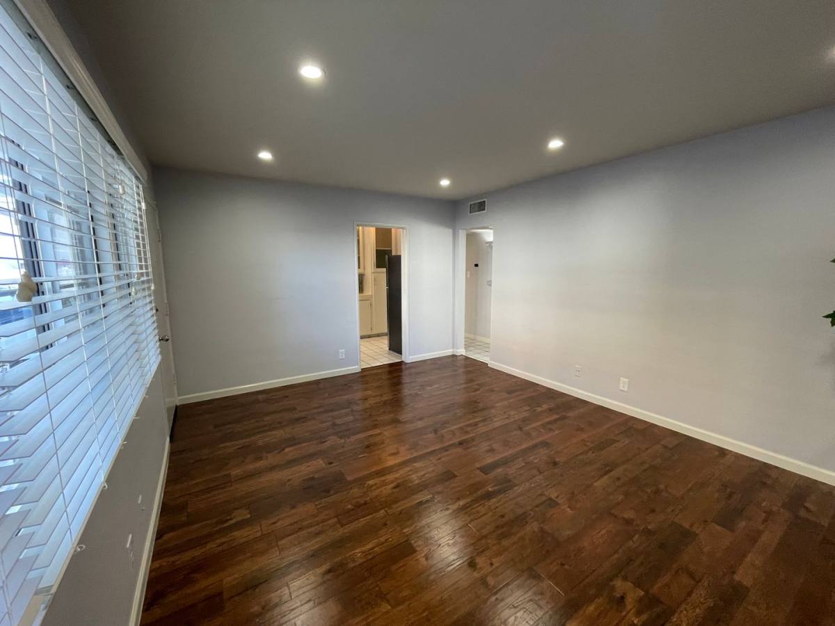 Apartment for rent at 10814-10818 Blix St, North Hollywood, CA 91602
