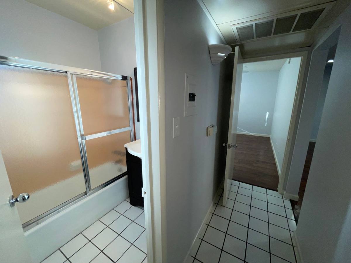 Apartment for rent at 10814-10818 Blix St, North Hollywood, CA 91602