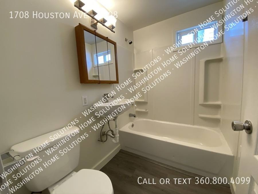 Apartment for rent at 1708 Houston Ave, Bremerton, WA 98312