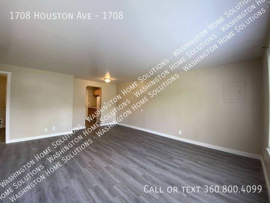 Apartment for rent at 1708 Houston Ave, Bremerton, WA 98312