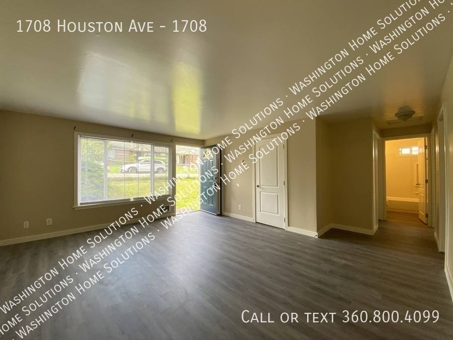 Apartment for rent at 1708 Houston Ave, Bremerton, WA 98312