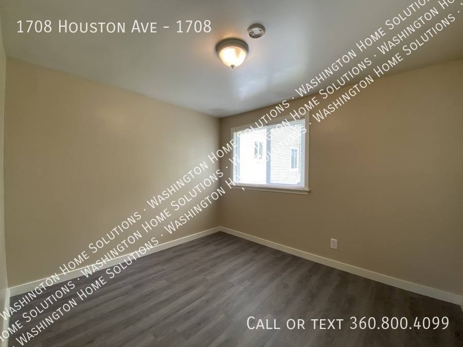 Apartment for rent at 1708 Houston Ave, Bremerton, WA 98312