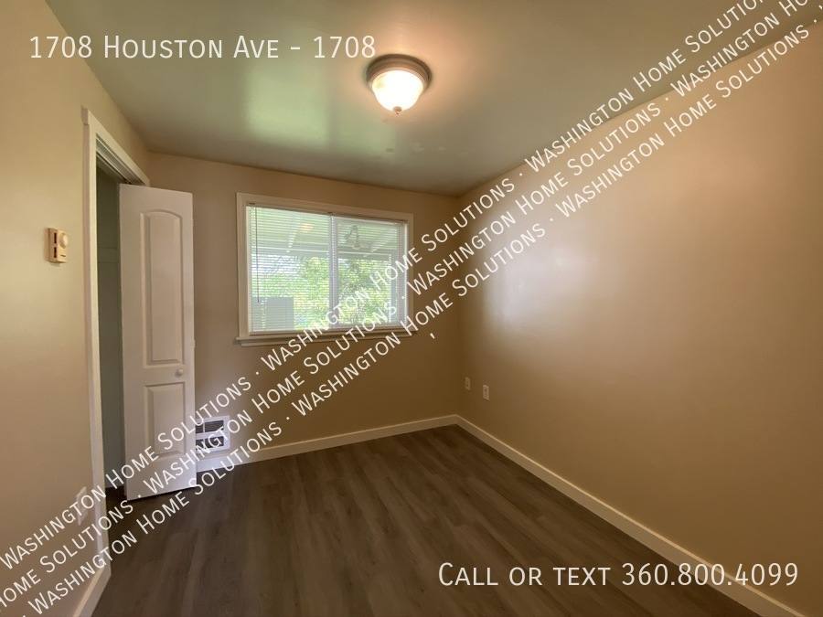Apartment for rent at 1708 Houston Ave, Bremerton, WA 98312