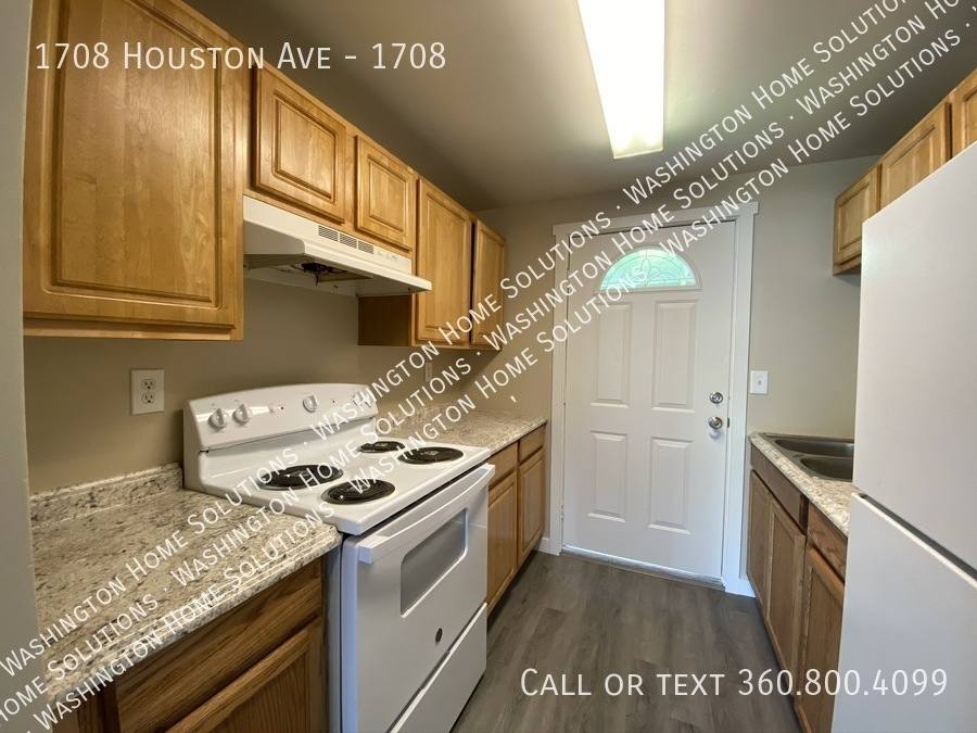 Apartment for rent at 1708 Houston Ave, Bremerton, WA 98312