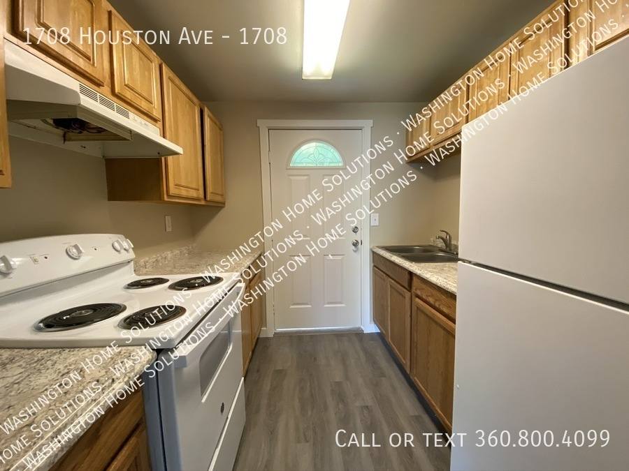 Apartment for rent at 1708 Houston Ave, Bremerton, WA 98312