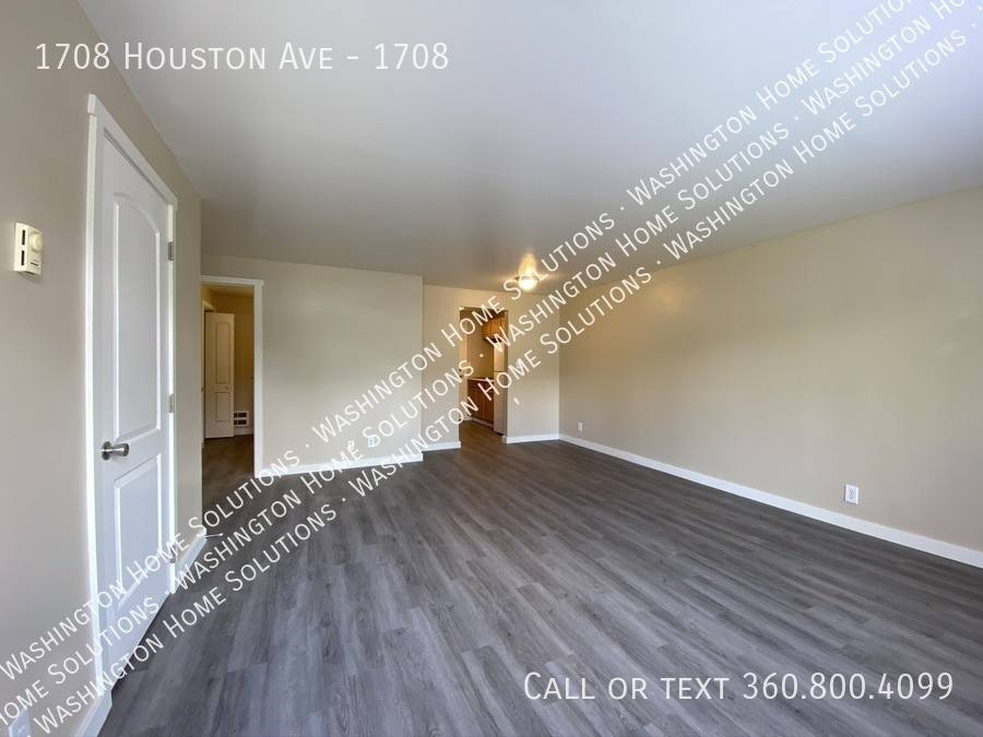 Apartment for rent at 1708 Houston Ave, Bremerton, WA 98312