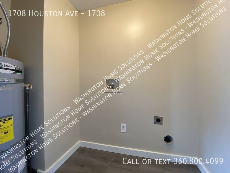 Apartment for rent at 1708 Houston Ave, Bremerton, WA 98312