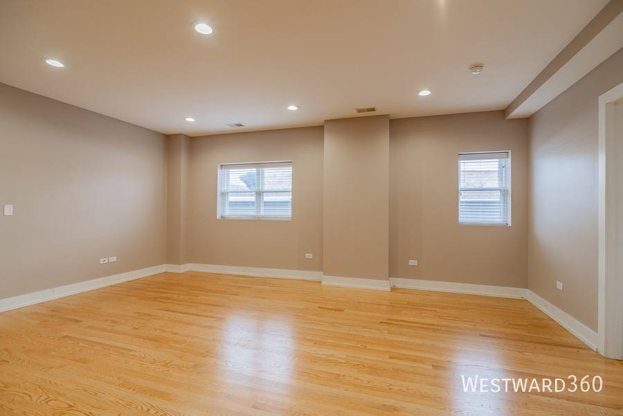 Apartment for rent at 3433 S Indiana #301, Chicago, IL 60616
