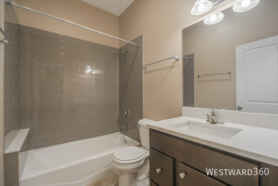 Apartment for rent at 3433 S Indiana #301, Chicago, IL 60616