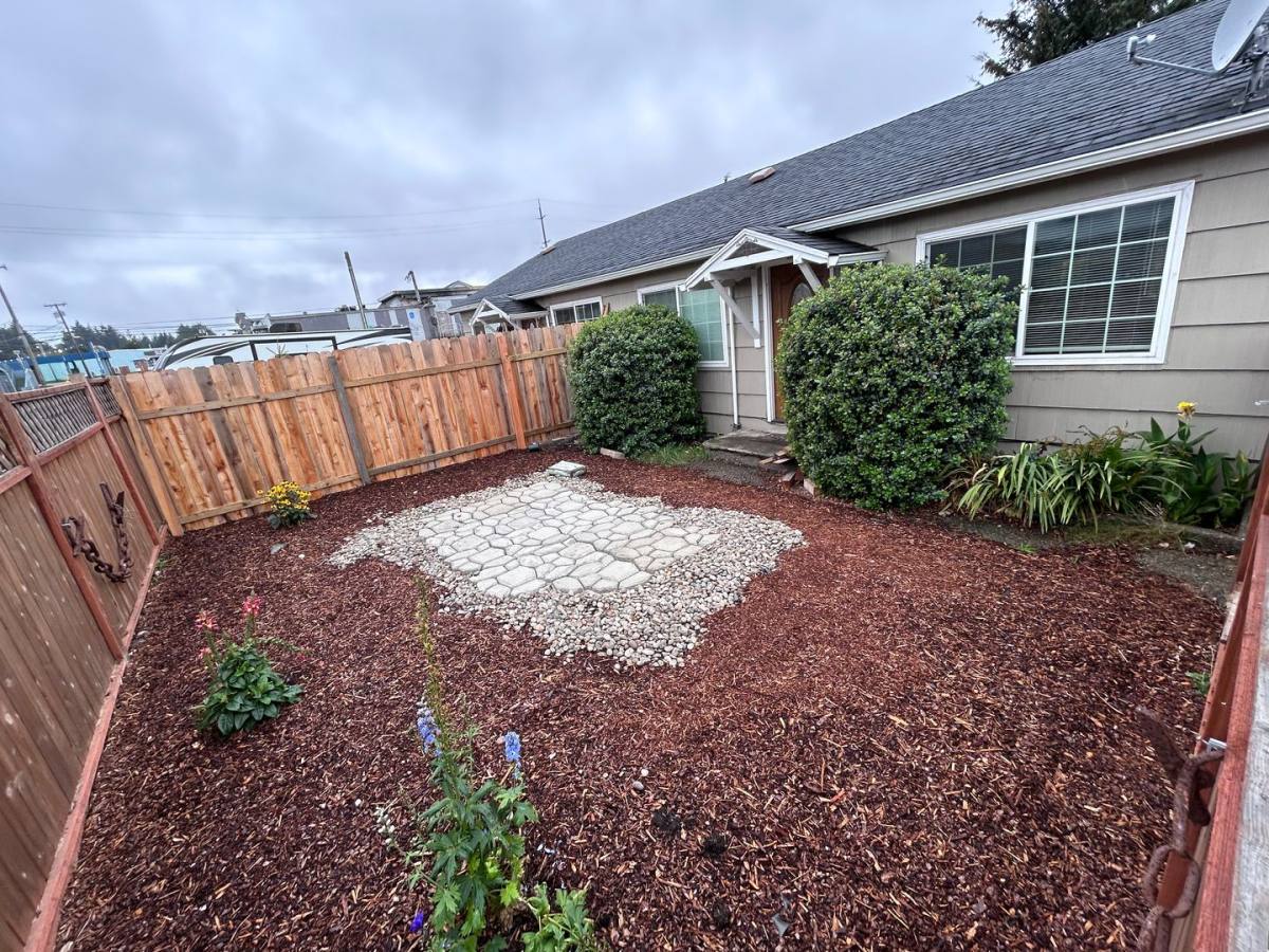 Apartment for rent at 156 N Schoneman, Coos Bay, OR 97420