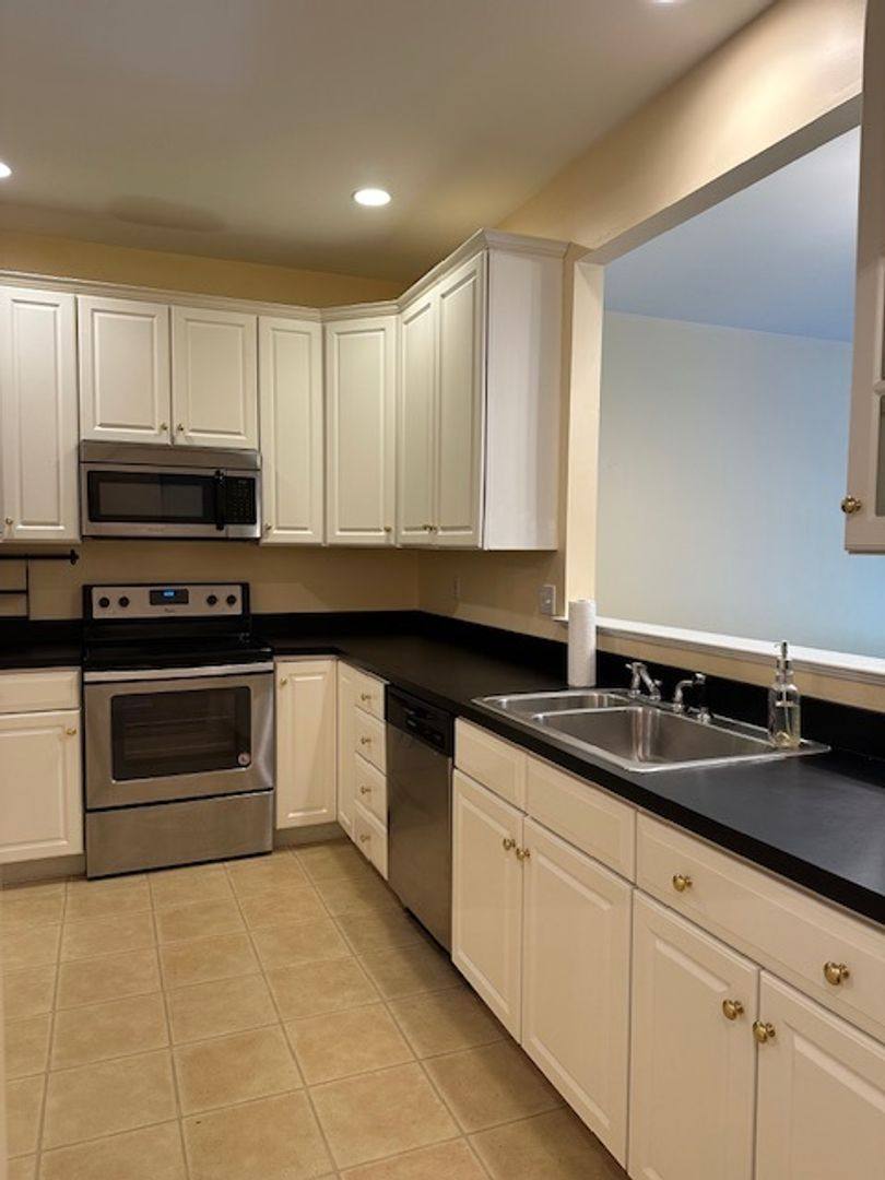 House for rent at 645 Springhouse Lane, Hummelstown, PA 17036