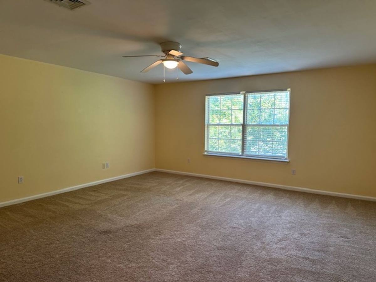 House for rent at 645 Springhouse Lane, Hummelstown, PA 17036