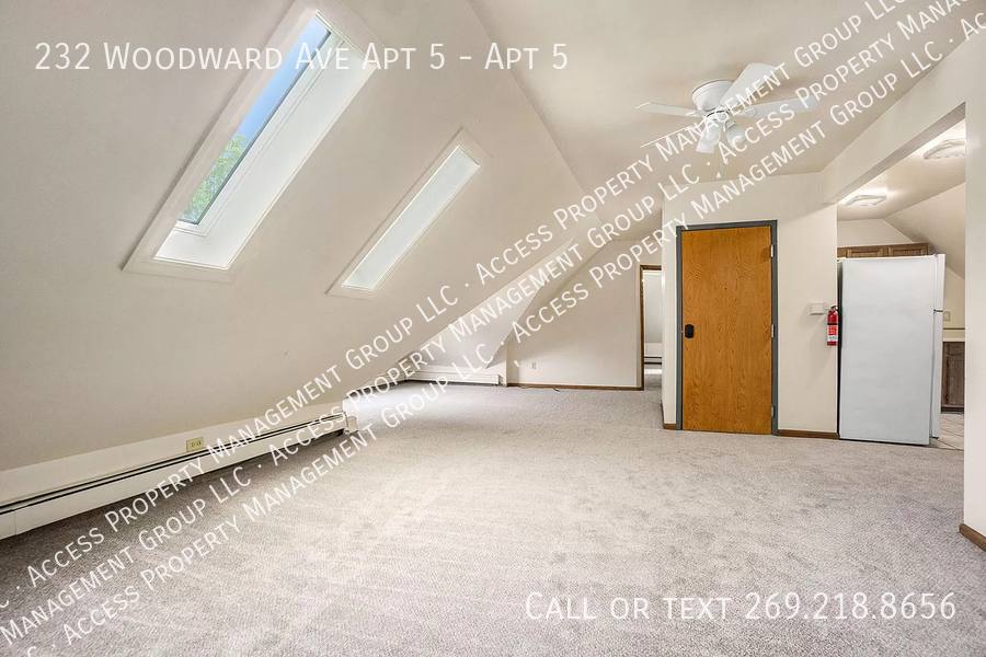 Apartment for rent at 232 Woodward Ave #5, Kalamazoo, MI 49007