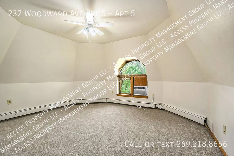 Apartment for rent at 232 Woodward Ave #5, Kalamazoo, MI 49007