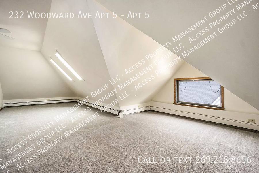Apartment for rent at 232 Woodward Ave #5, Kalamazoo, MI 49007