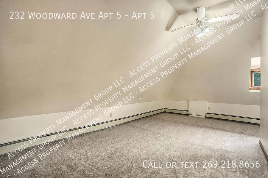 Apartment for rent at 232 Woodward Ave #5, Kalamazoo, MI 49007