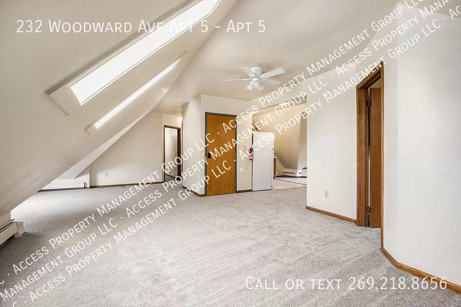 Apartment for rent at 232 Woodward Ave #5, Kalamazoo, MI 49007