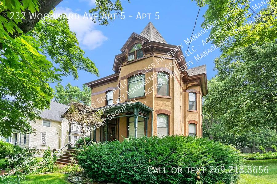 Apartment for rent at 232 Woodward Ave #5, Kalamazoo, MI 49007