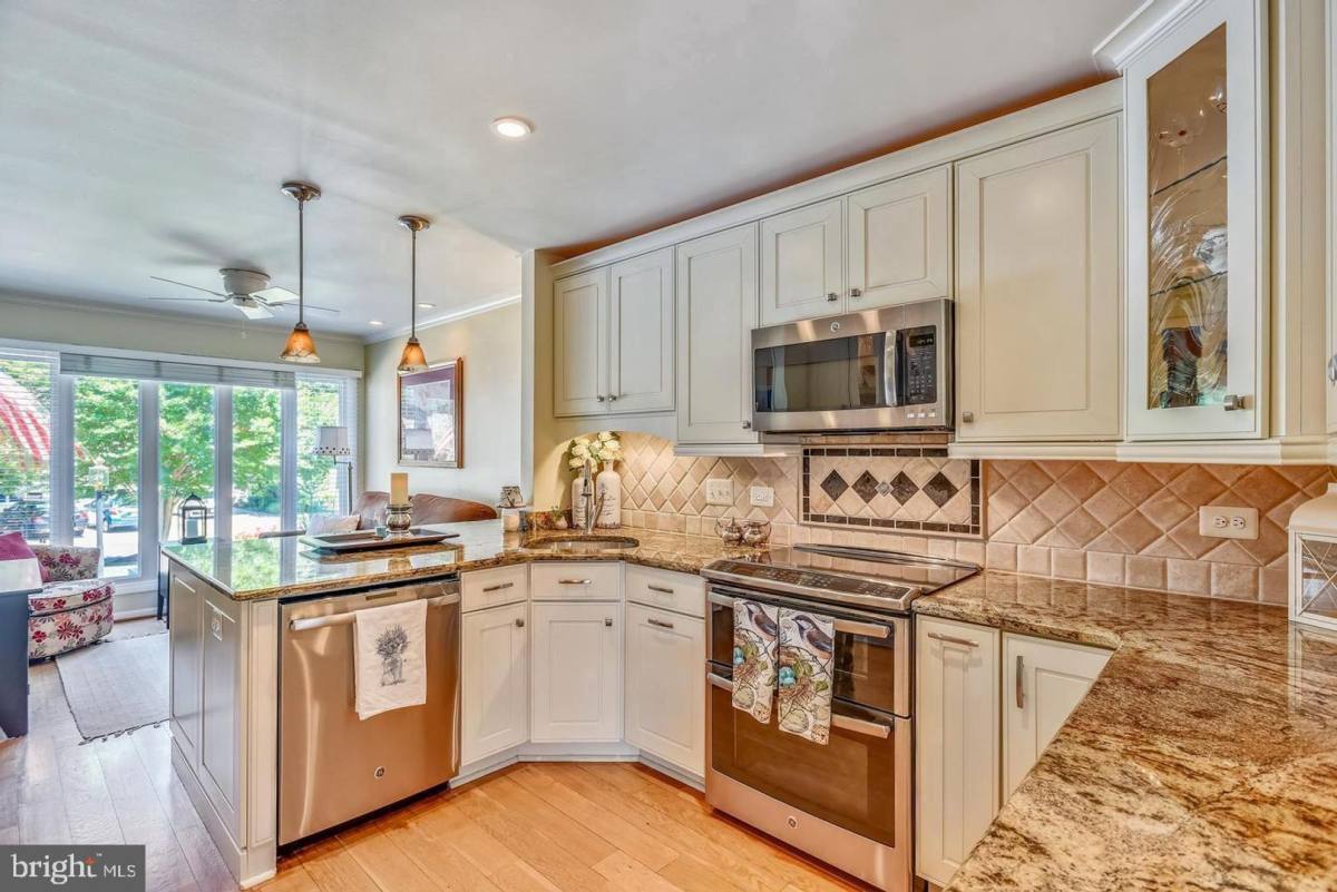 Townhouse for rent at 11627 Chapel Cross Way, Reston, VA 20194