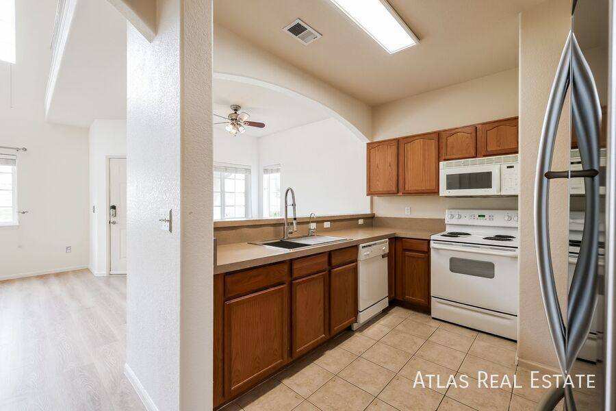 Townhouse for rent at 1405 S Chambers Rd #103, Aurora, CO 80017